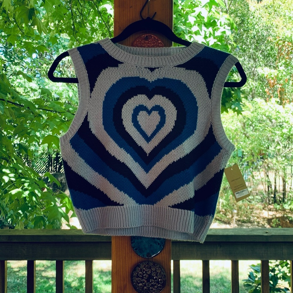 Women’s Blue Trendy surfer tank sweater NWT
